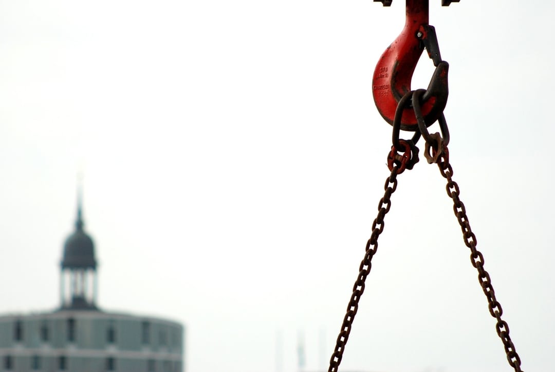 Making Use of a Portable Crane on Your Site